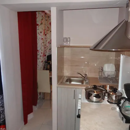 Central Park View Apartment *